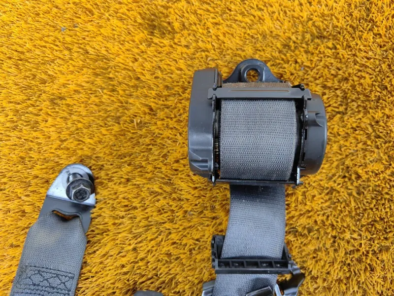 Ремень безопасности