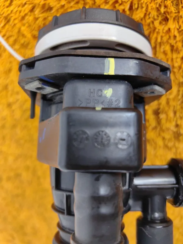 Горловина топливного бака