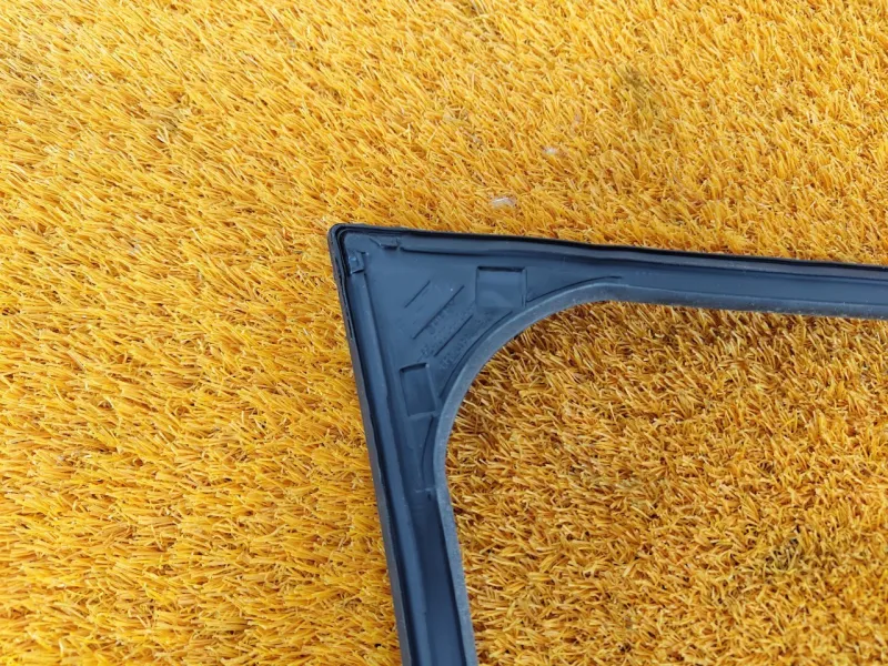 Уплотнитель стекла двери