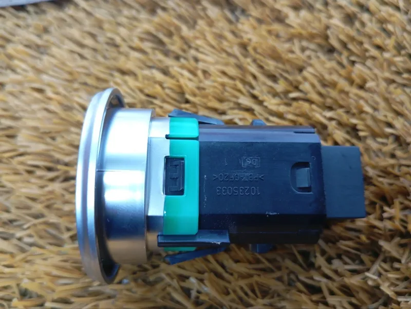 Кнопка запуска двигателя