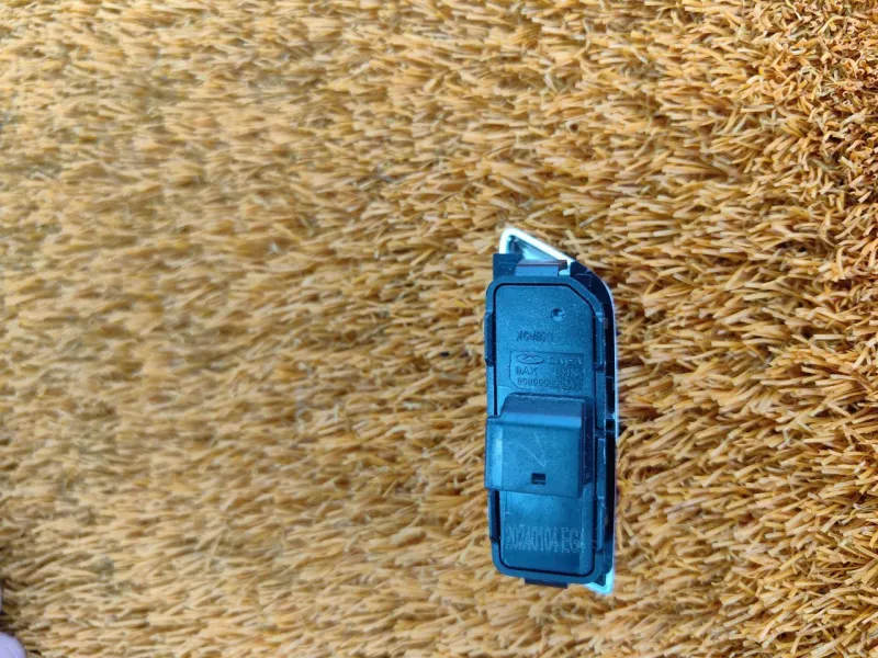 Кнопка центрального замка