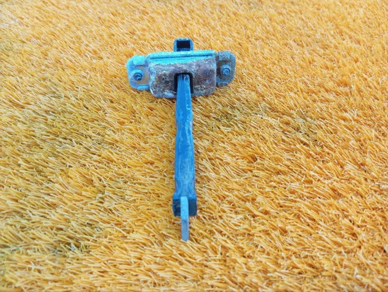 Ограничитель двери