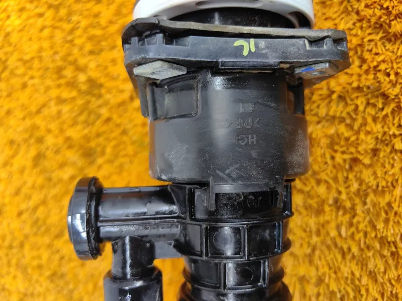 Горловина топливного бака