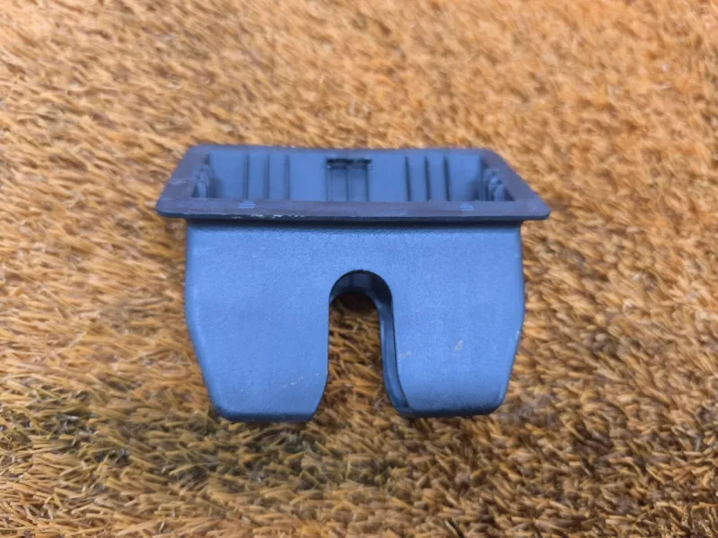 Накладка замка багажника