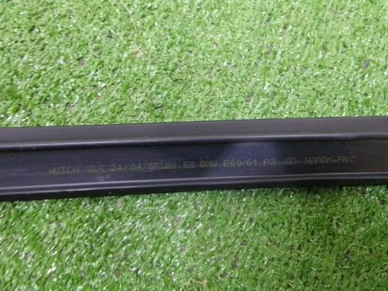 Уплотнитель стекла двери