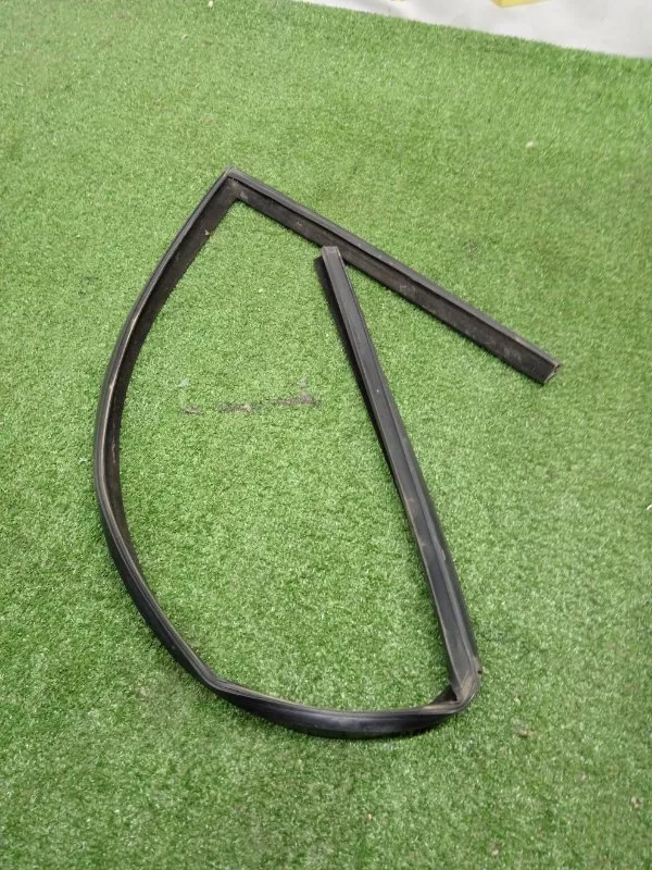 Уплотнитель стекла двери