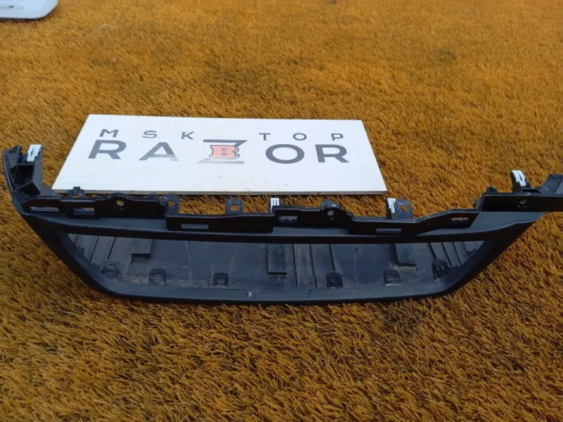 Декоративная накладка торпедо под дефлектор