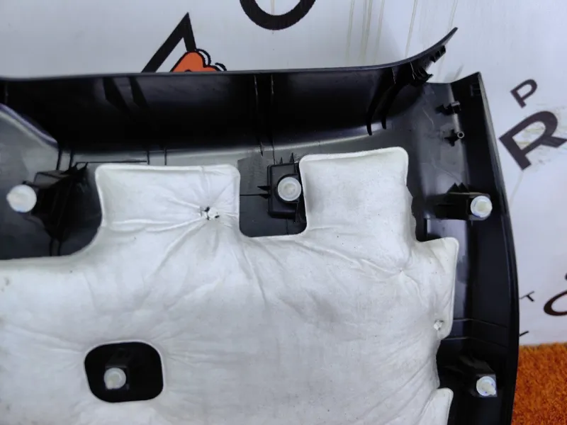 Обшивка крышки багажника