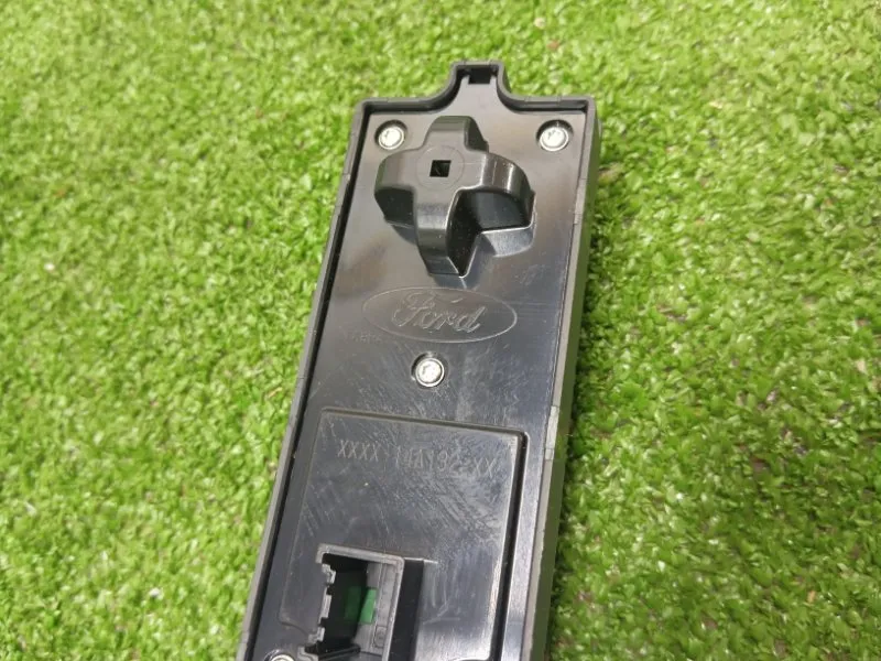 Кнопка стеклоподъемника