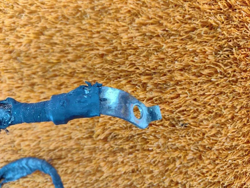 Клемма аккумулятора