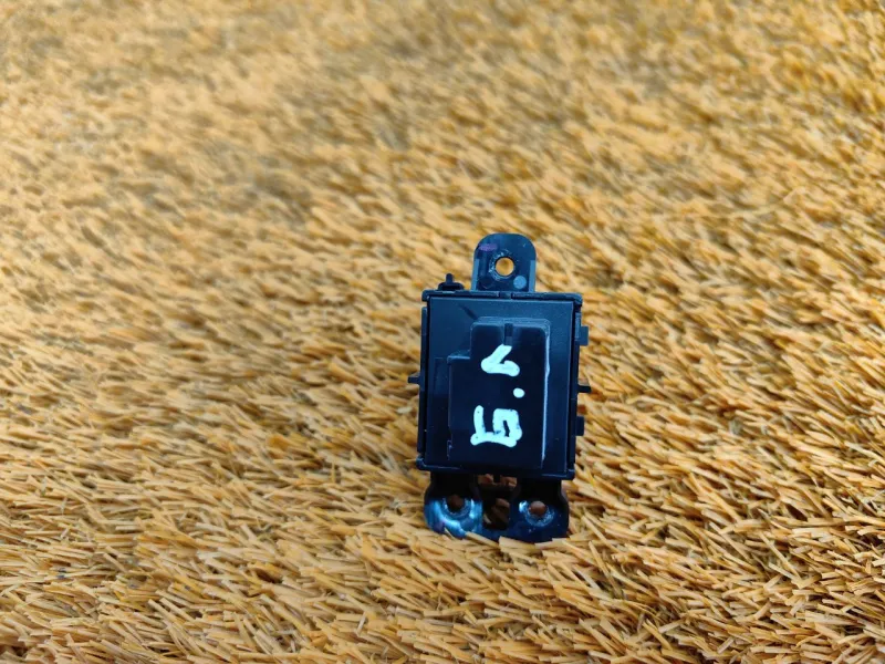 Кнопка складывания сиденья