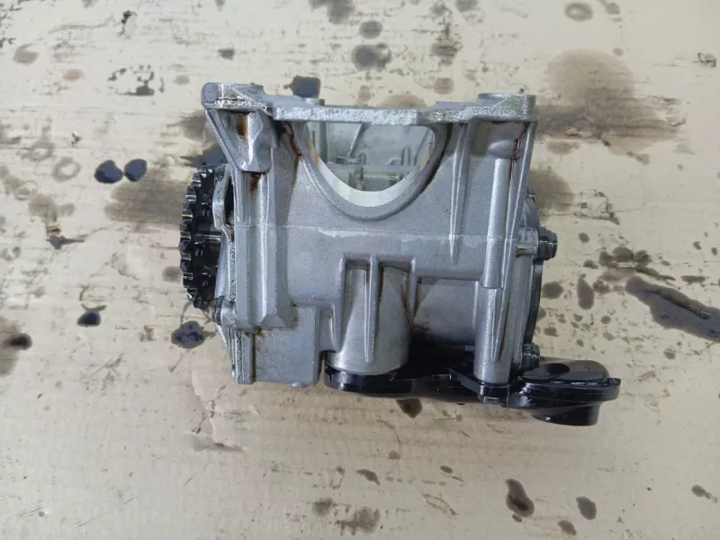 Масляный насос BMW 5-Series 2019 11418513756 G30 B47D20A