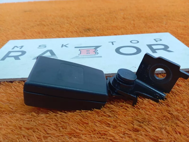 Ответная часть ремня безопасности