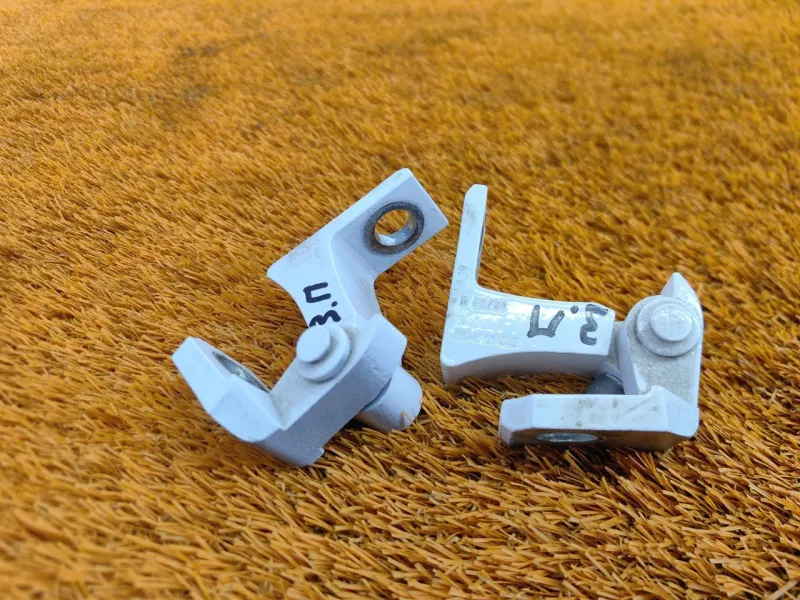 Петля двери