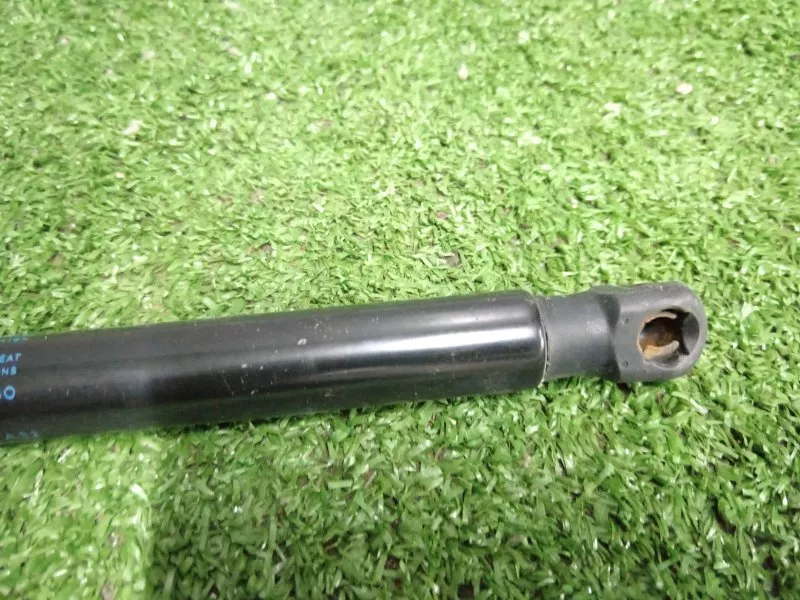 Амортизатор багажника