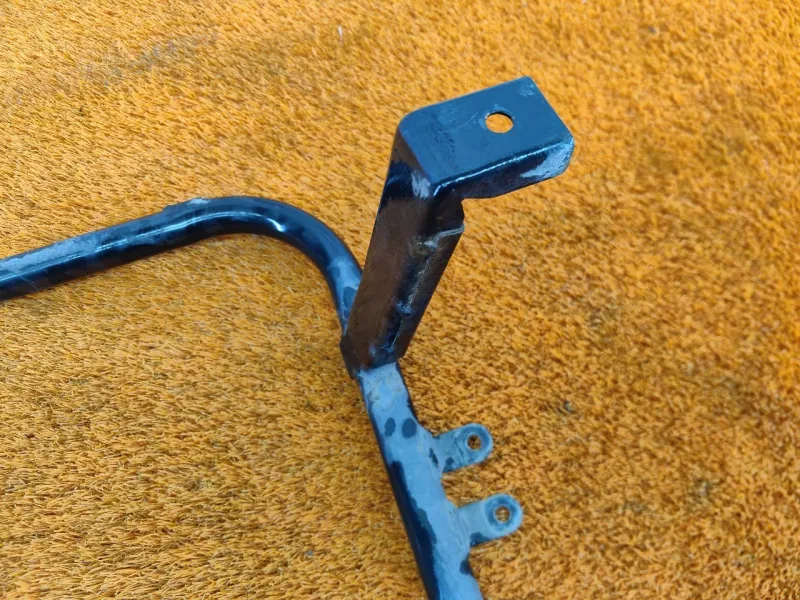 Крепление топливного бака