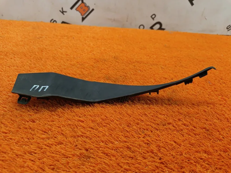 Накладка петли капота