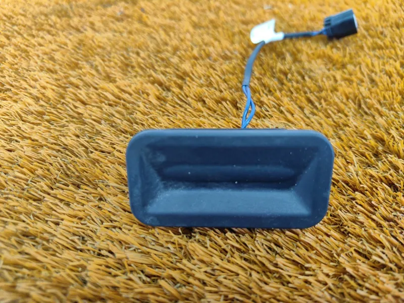 Кнопка багажника