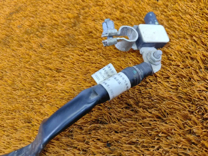 Клемма аккумулятора