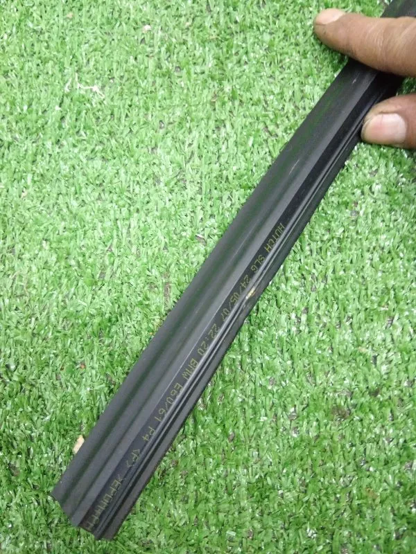 Уплотнитель стекла двери