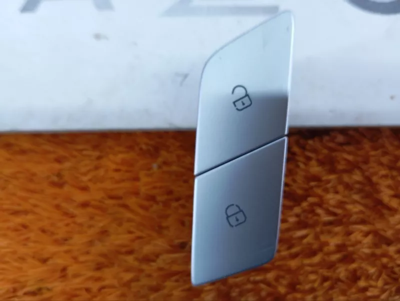 Кнопка центрального замка