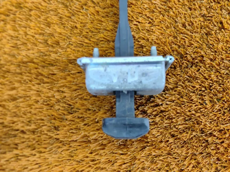 Ограничитель двери