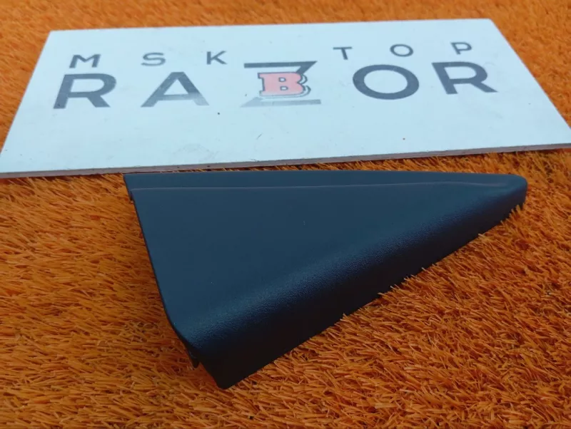 Уголок двери