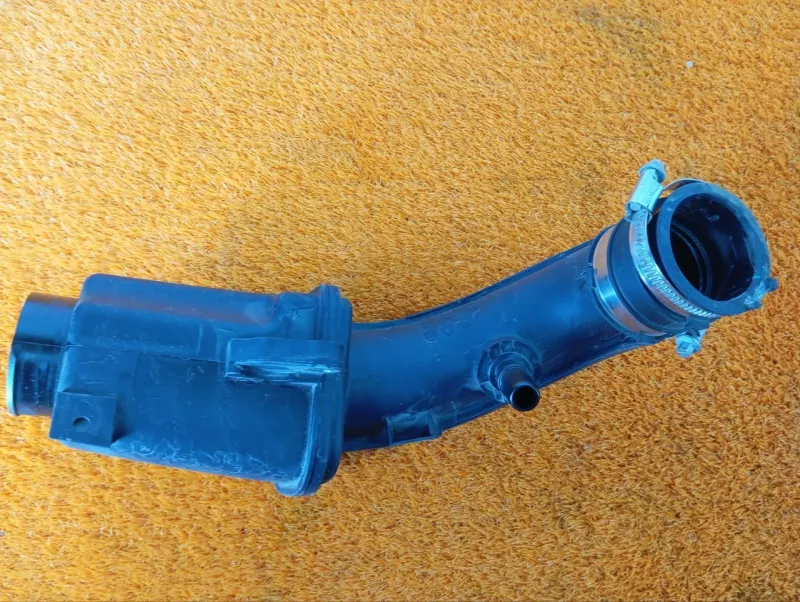 Патрубок воздушного фильтра