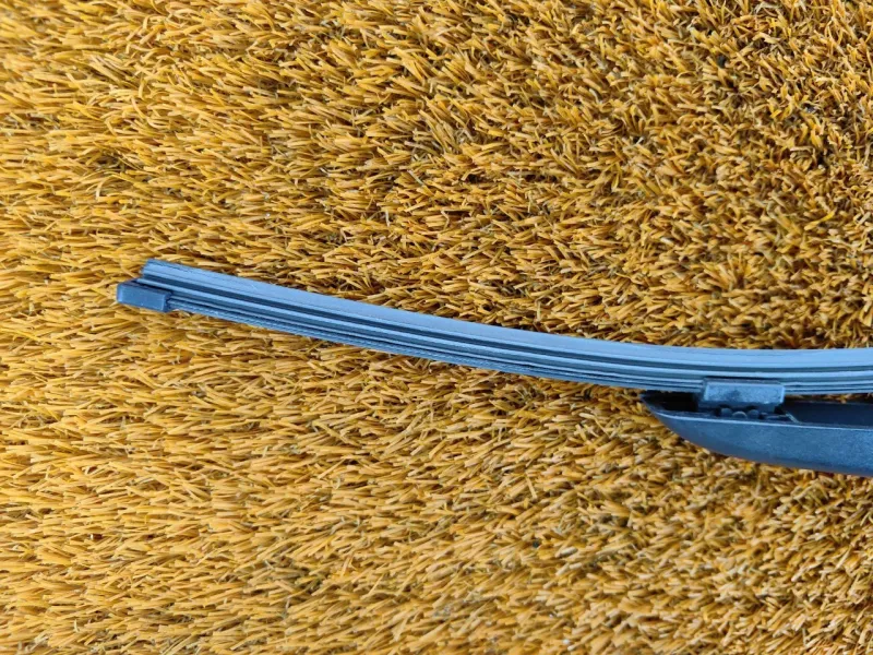 поводок стеклоочистителя