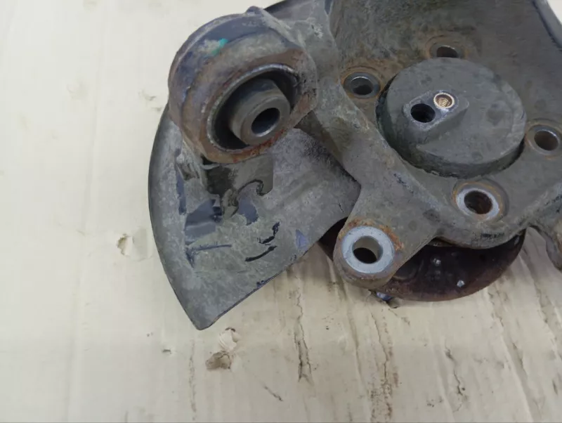 Кулак поворотный