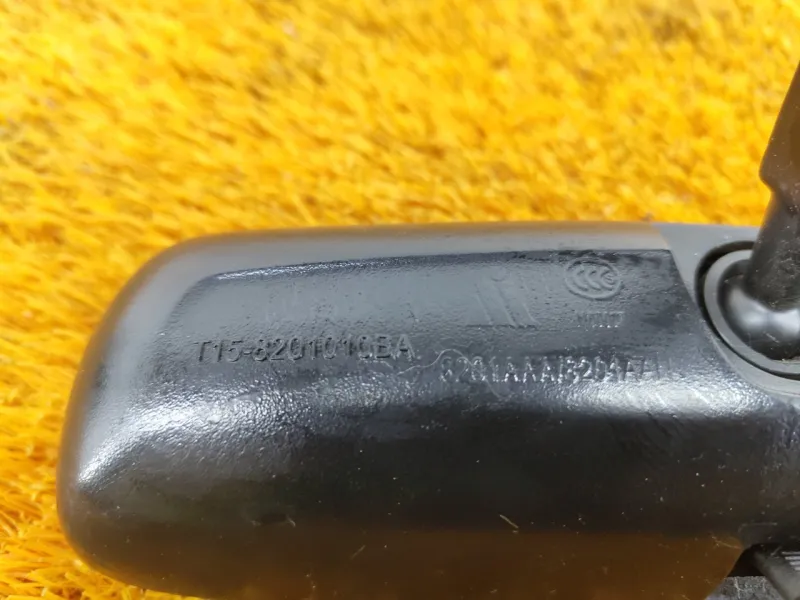 Зеркало заднего вида