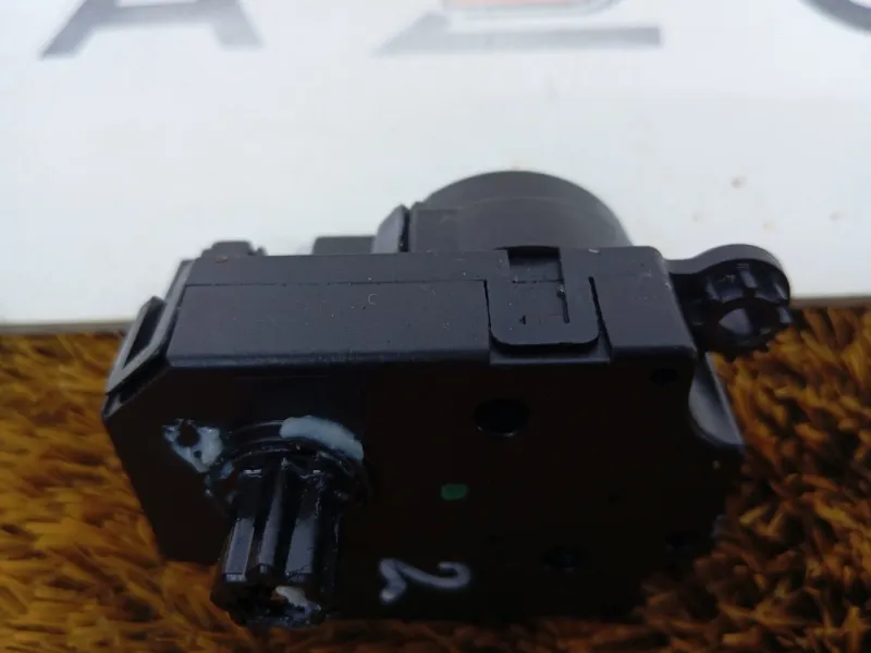 Моторчик заслонки печки