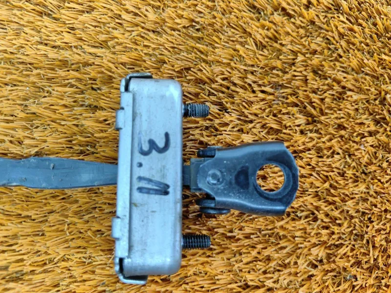 Ограничитель двери