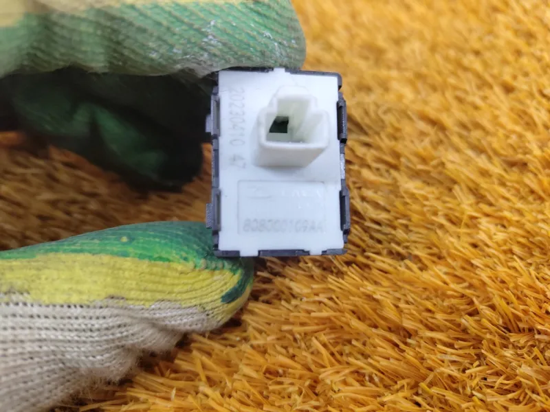 Кнопка стеклоподъемника