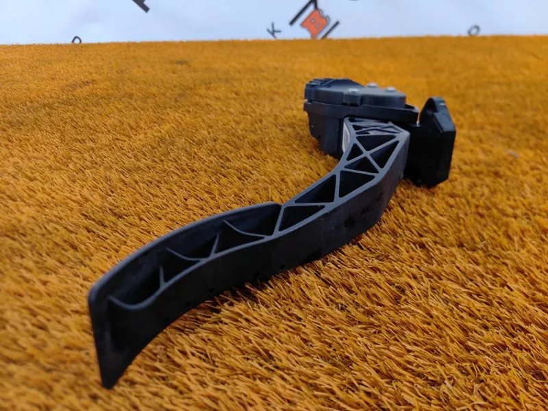 Педаль газа