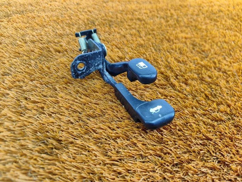 Ручка открывания бензобака