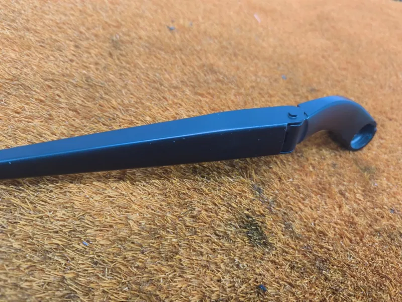 поводок стеклоочистителя