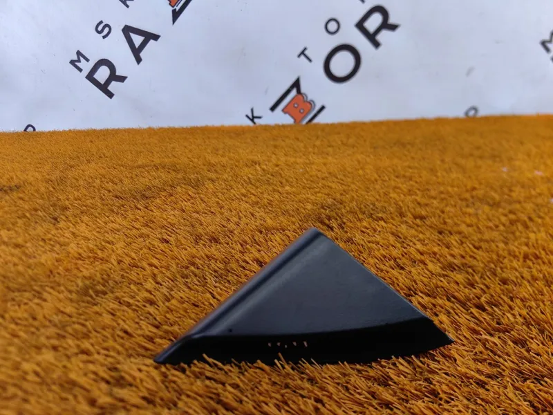 Уголок двери