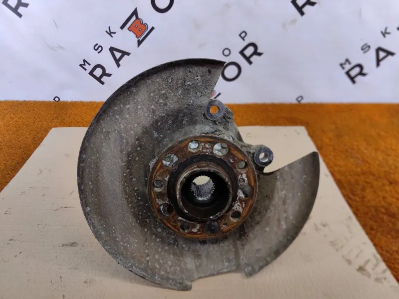 Кулак поворотный