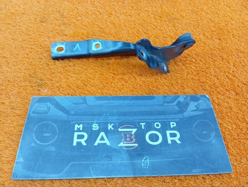 Петля капота