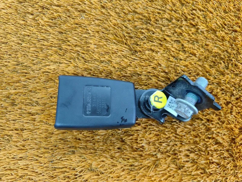 Ответная часть ремня безопасности