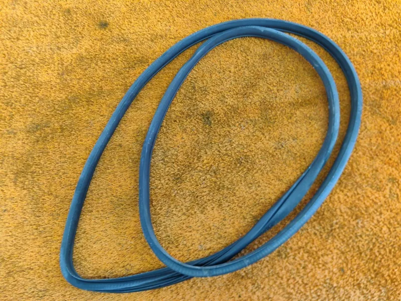 Уплотнитель проема двери