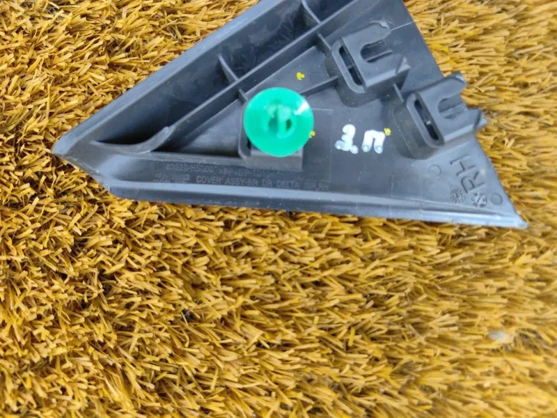 Уголок двери