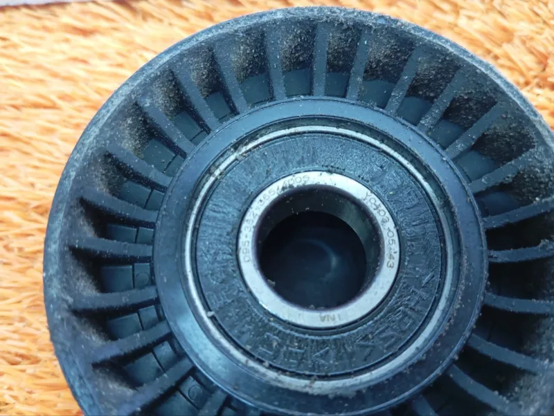 Ролик обводной навесного оборудования