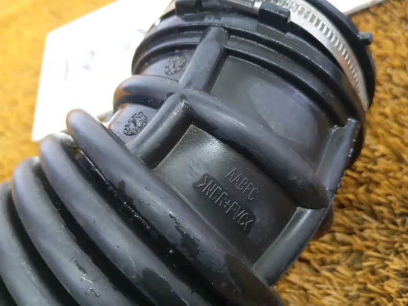 Патрубок воздушного фильтра