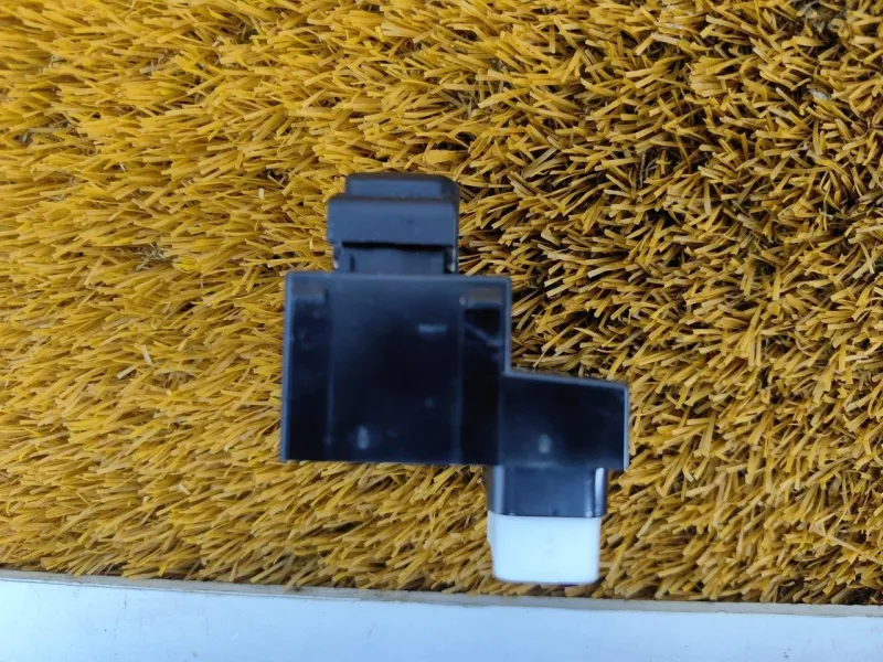 Кнопка стеклоподъемника