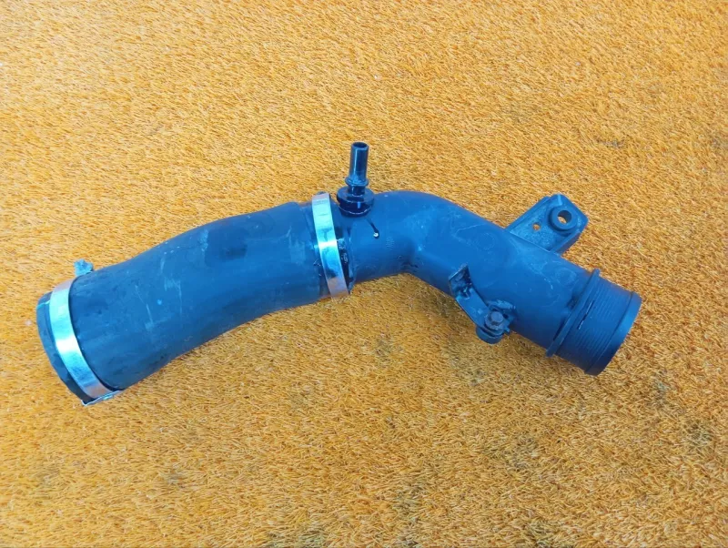 Патрубок интеркулера