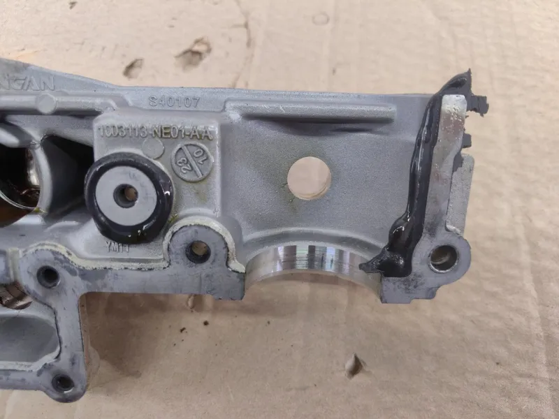 Крышка двигателя передняя