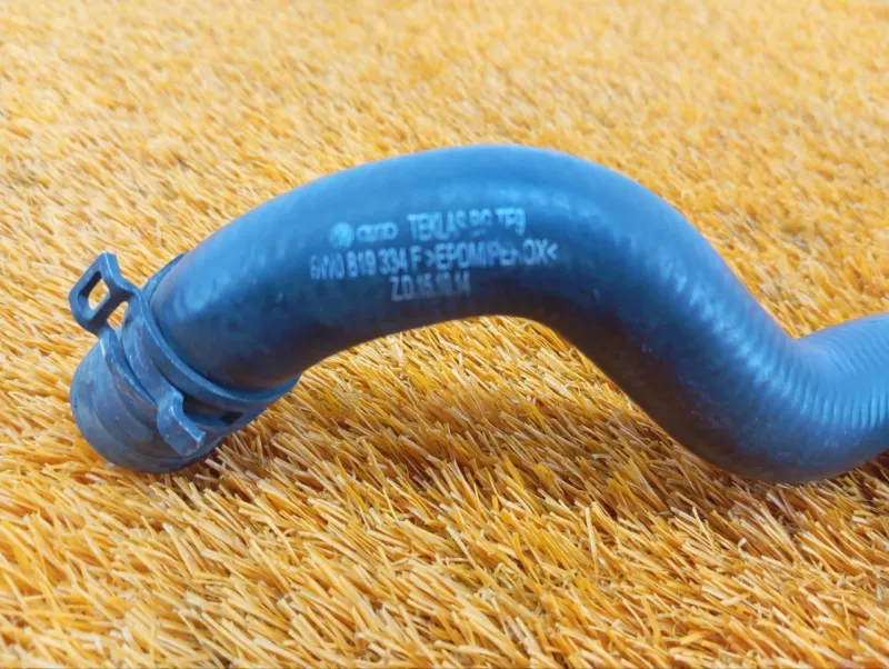 Патрубок радиатора