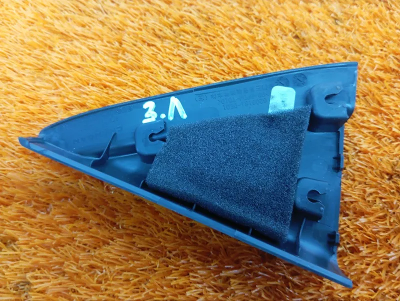 Уголок двери